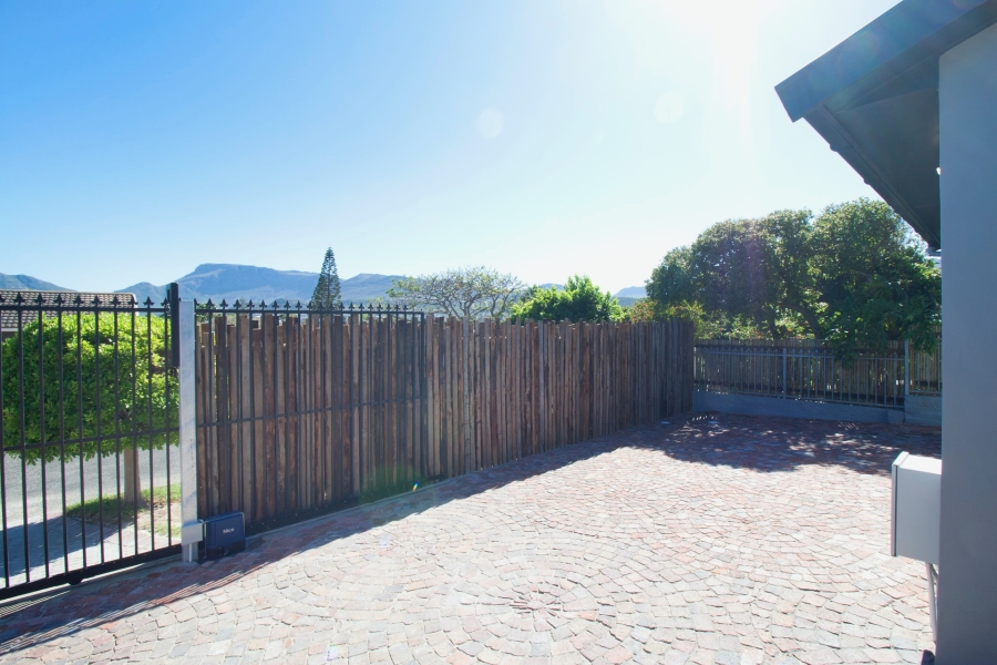 To Let 3 Bedroom Property for Rent in Sunnydale Western Cape